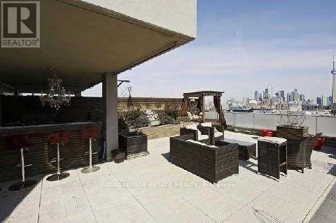 1028 - 1 SHAW STREET