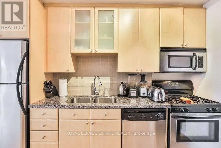 1028 - 1 SHAW STREET