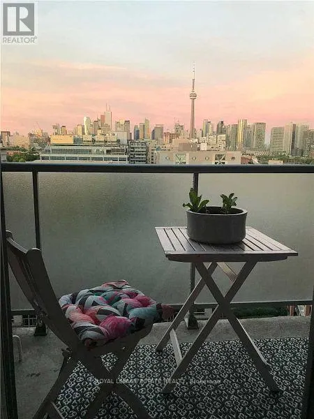 1028 - 1 SHAW STREET