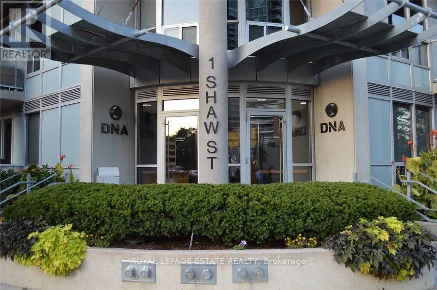 1028 - 1 SHAW STREET