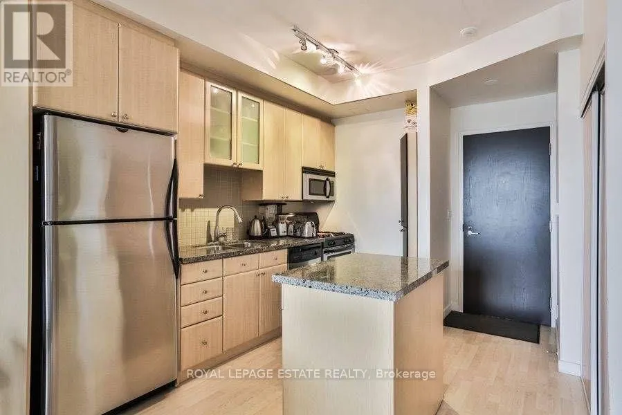 1028 - 1 SHAW STREET