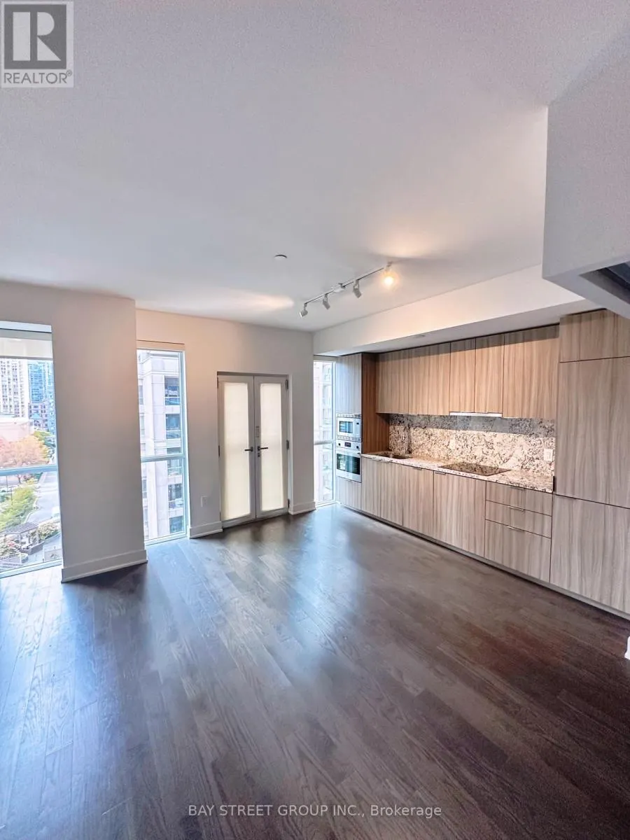 805 - 955 BAY STREET