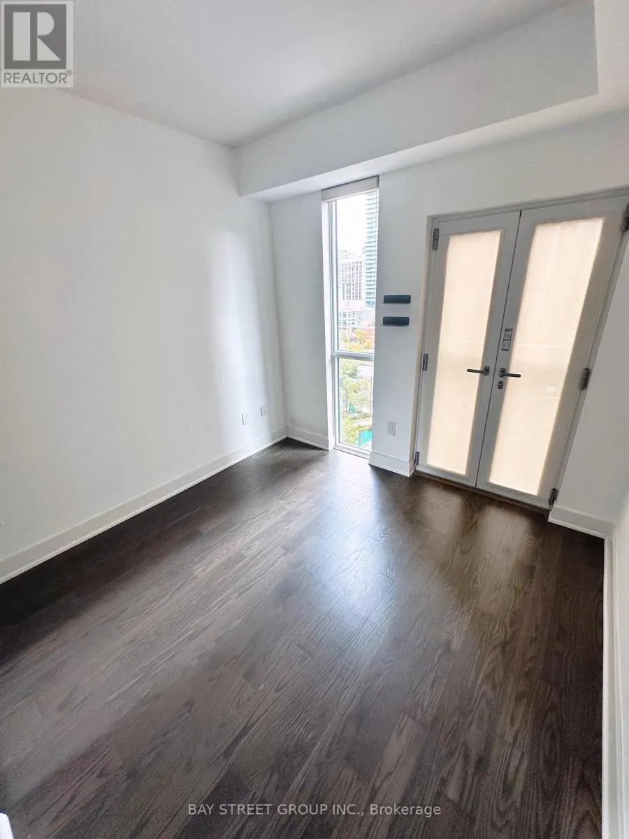 805 - 955 BAY STREET