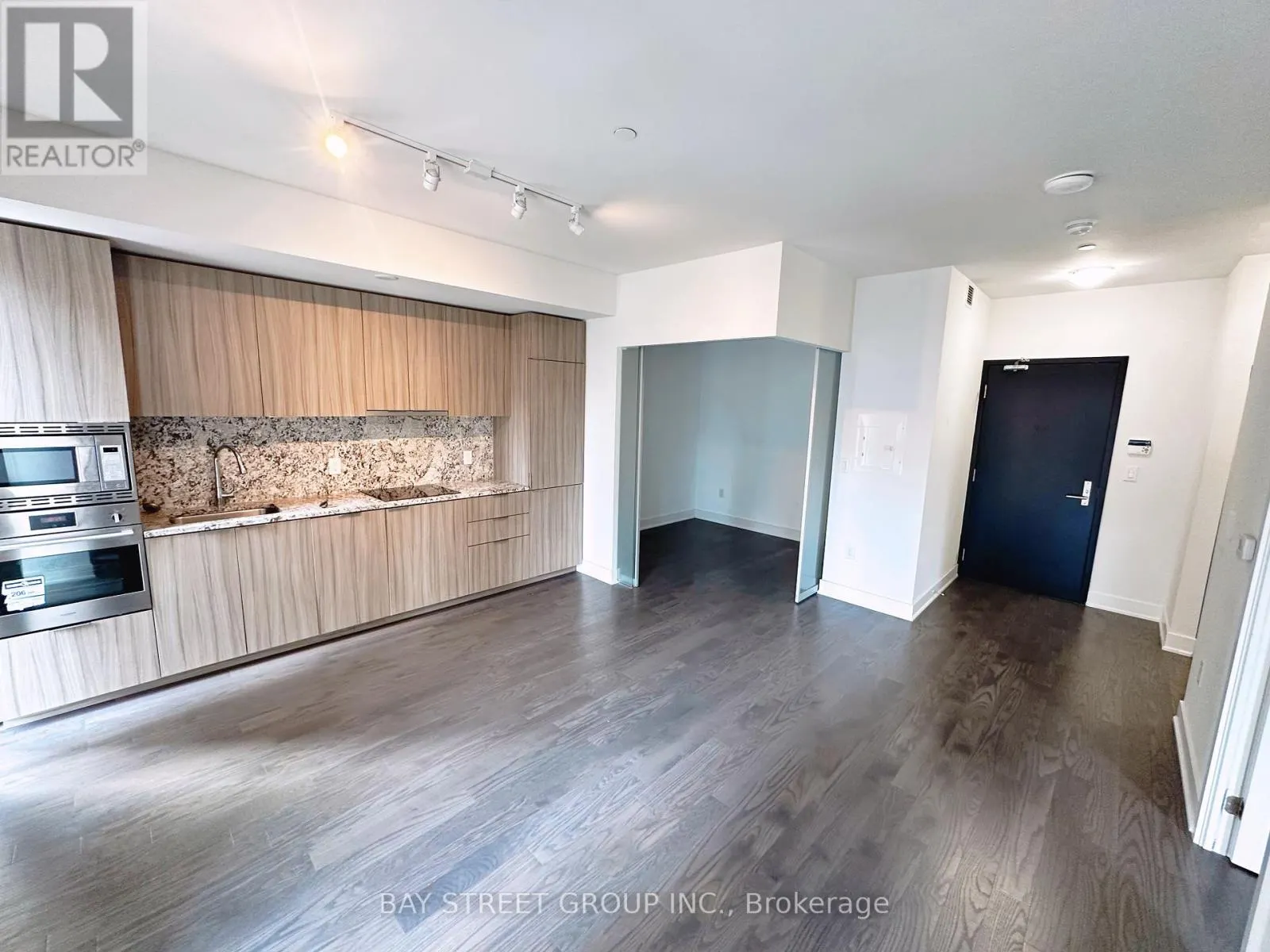 805 - 955 BAY STREET