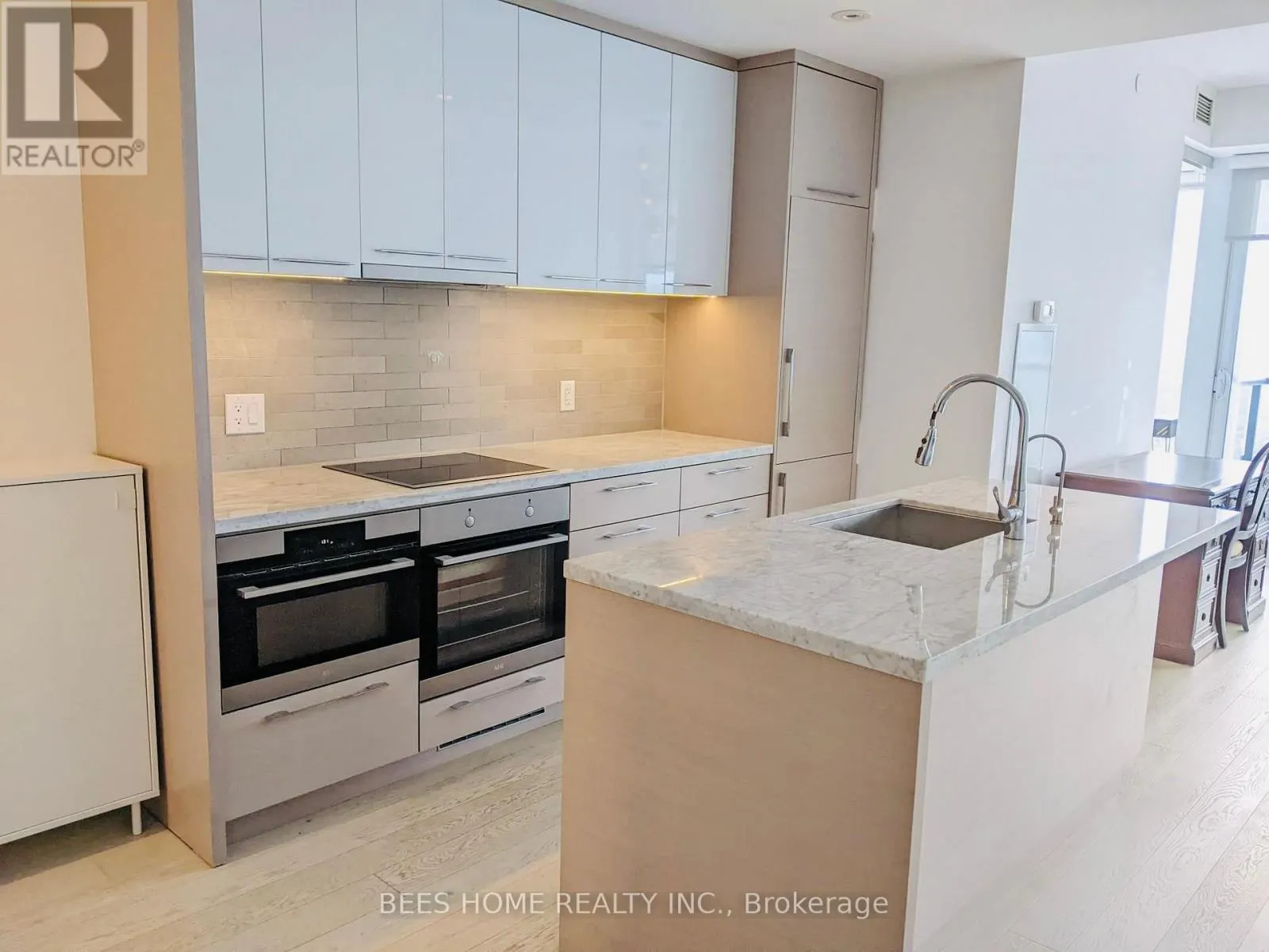 4703 - 488 UNIVERSITY AVENUE