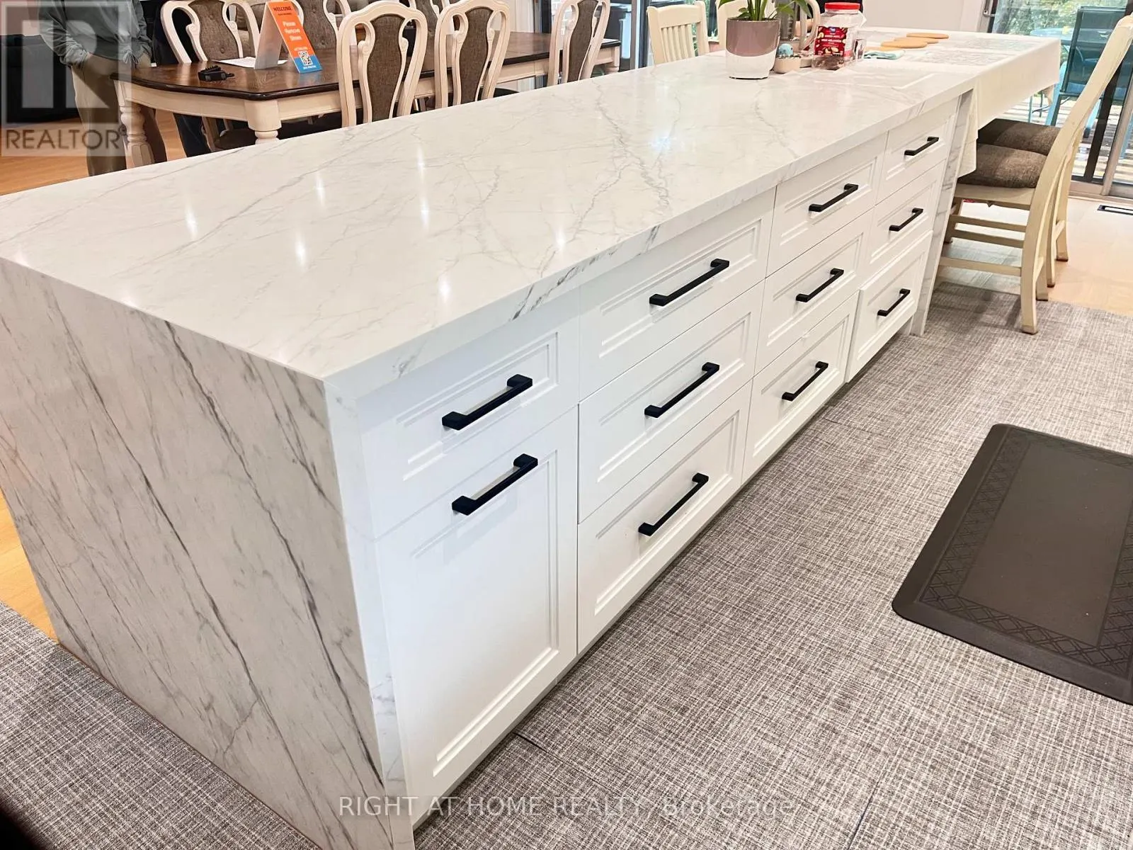 MAIN - 7 WARLOCK CRESCENT