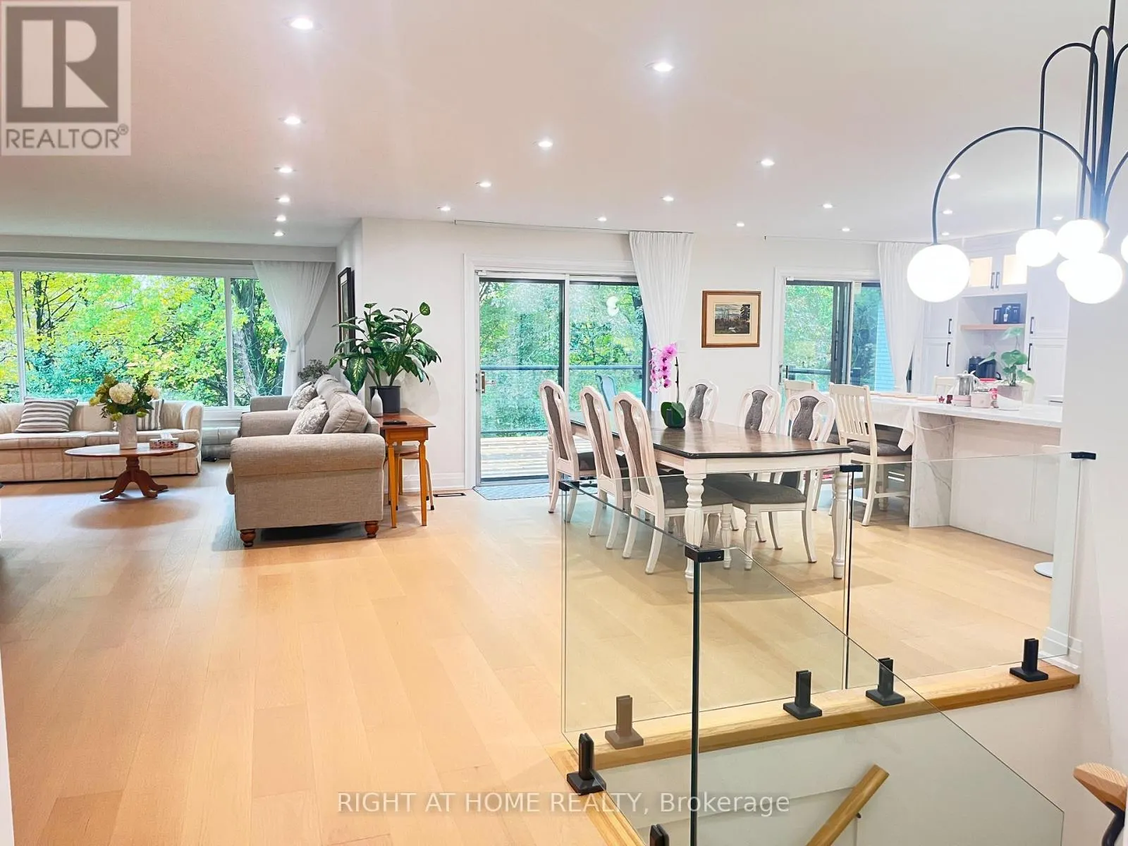 MAIN - 7 WARLOCK CRESCENT