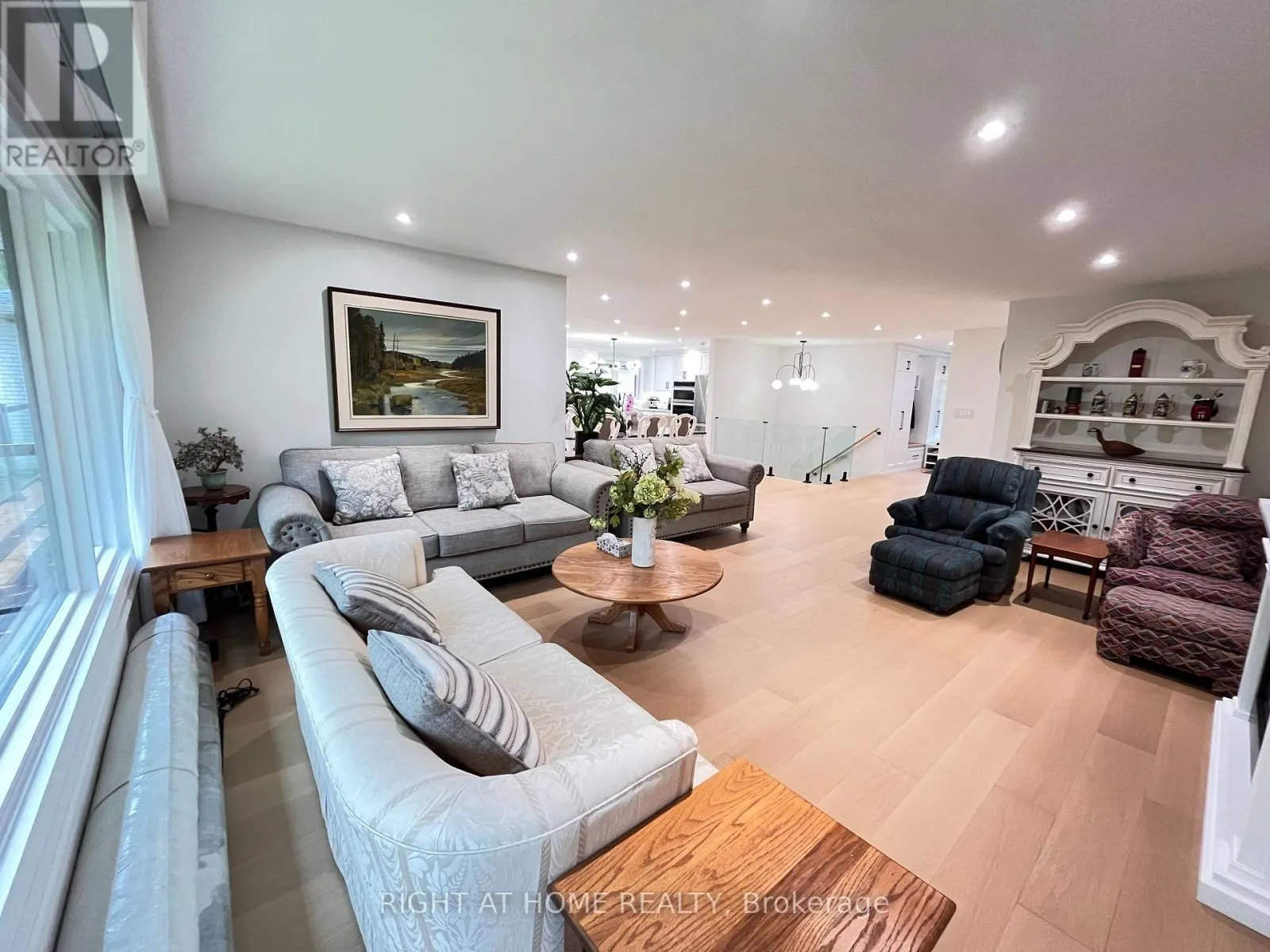 MAIN - 7 WARLOCK CRESCENT