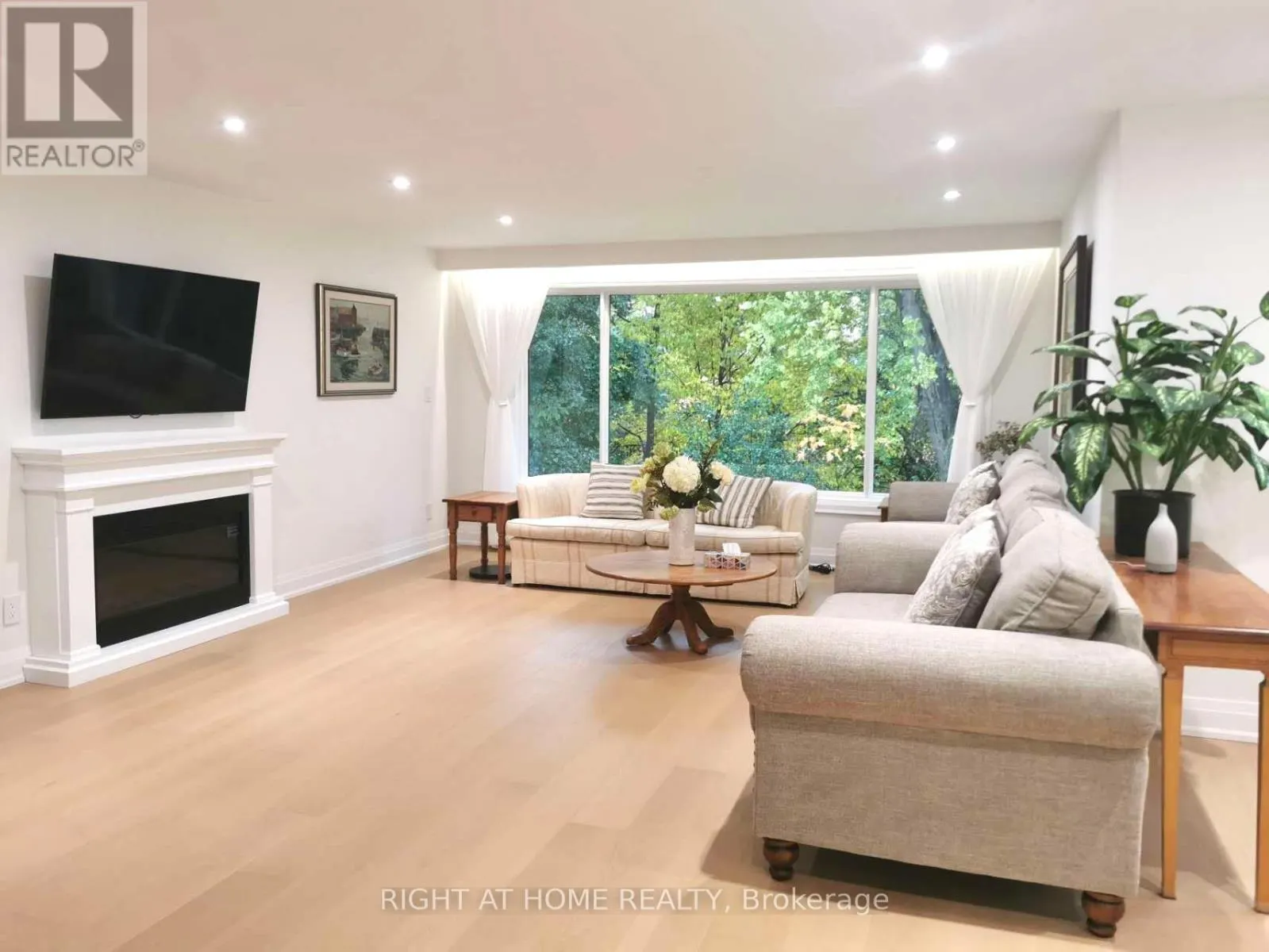 MAIN - 7 WARLOCK CRESCENT