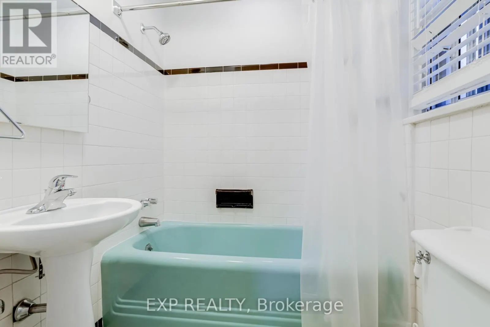 MAIN - 271 LAUDER AVENUE