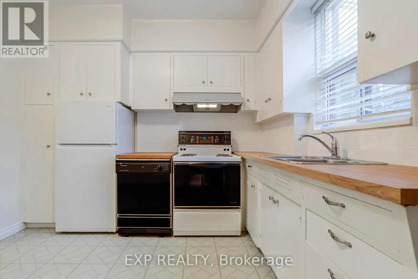 MAIN - 271 LAUDER AVENUE