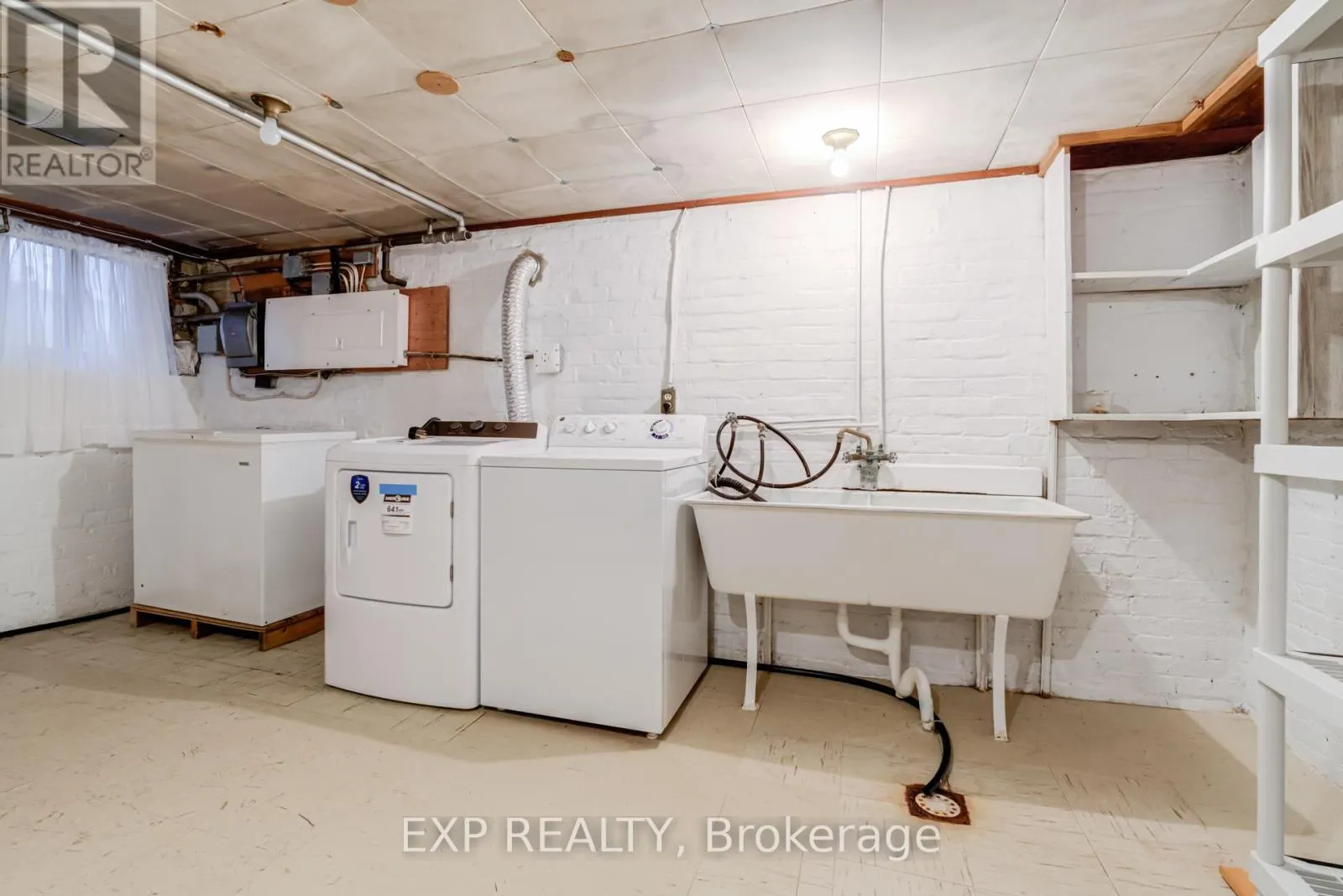 MAIN - 271 LAUDER AVENUE