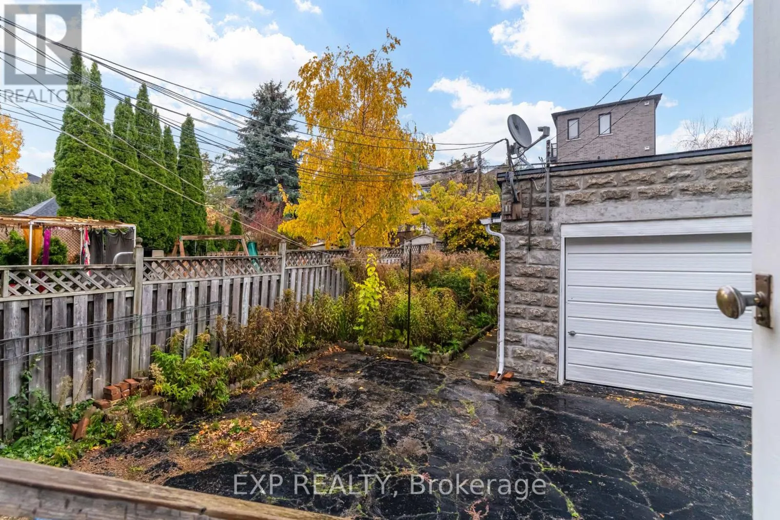 MAIN - 271 LAUDER AVENUE