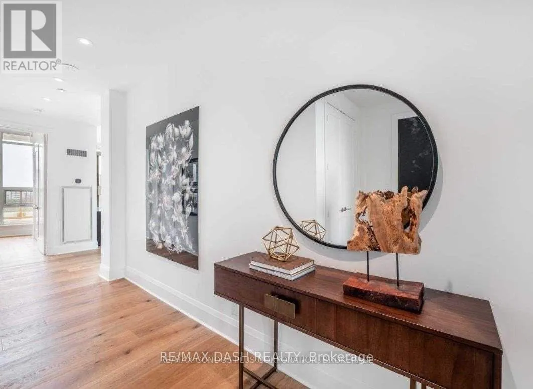 806 - 151 AVENUE ROAD