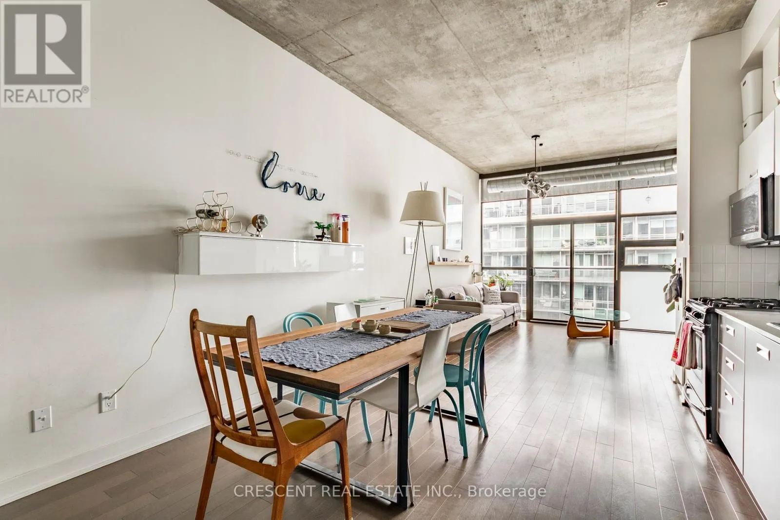 811 - 60 BATHURST STREET