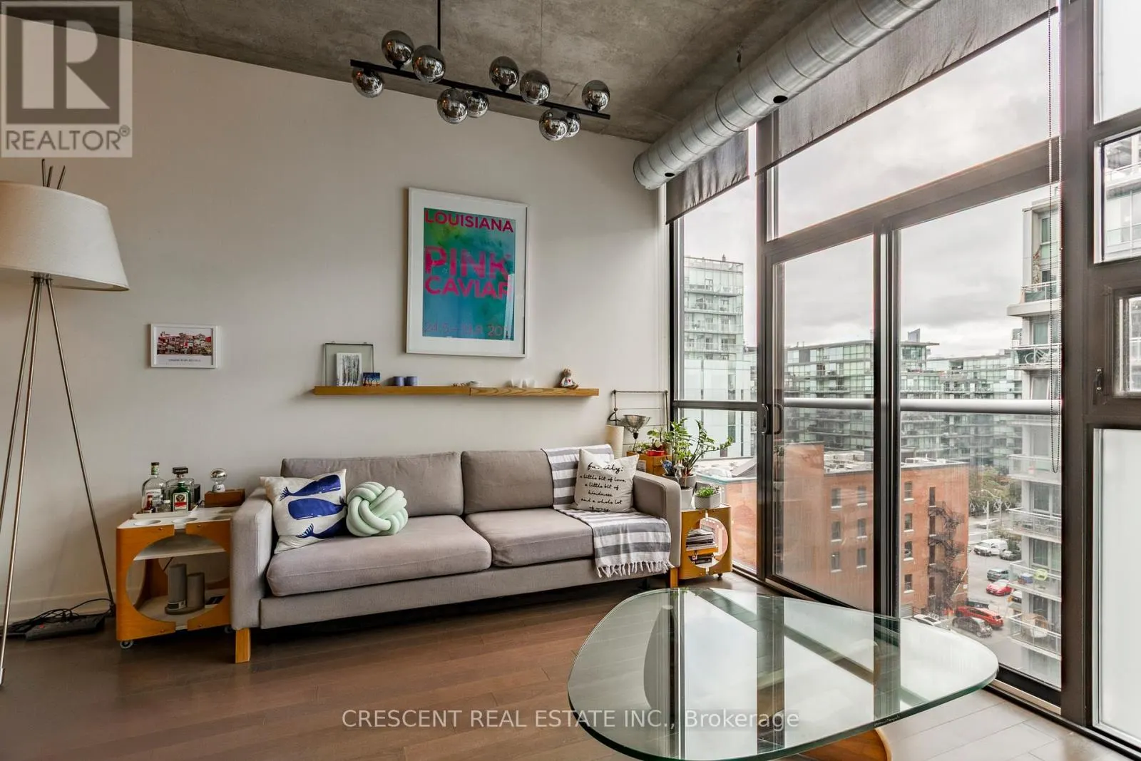 811 - 60 BATHURST STREET