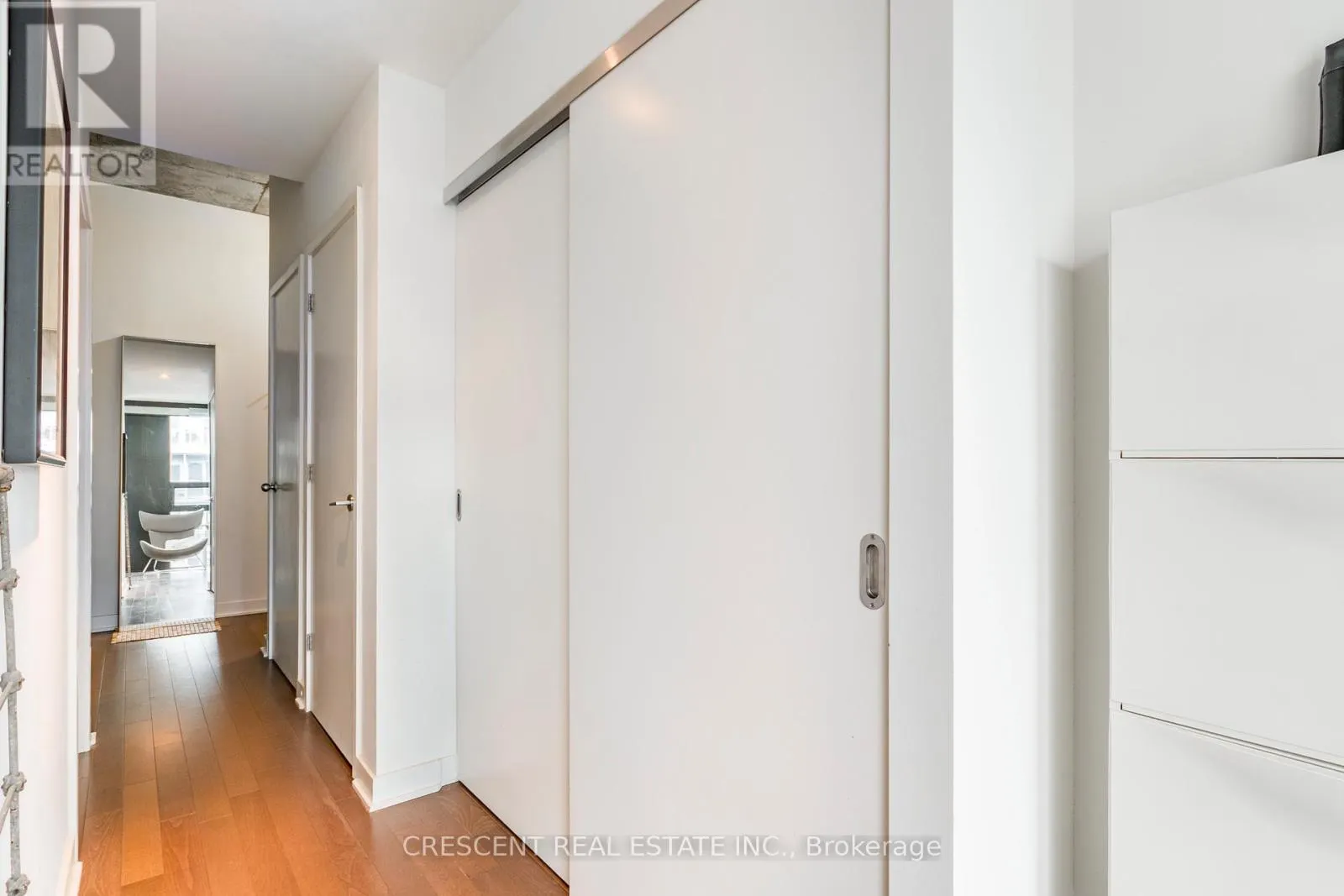 811 - 60 BATHURST STREET