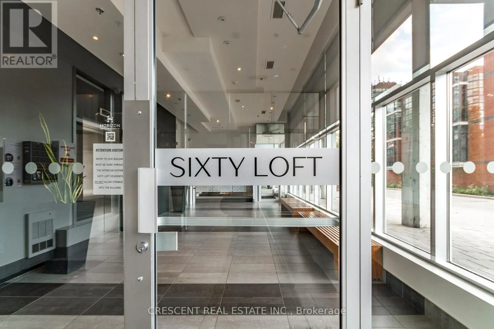 811 - 60 BATHURST STREET