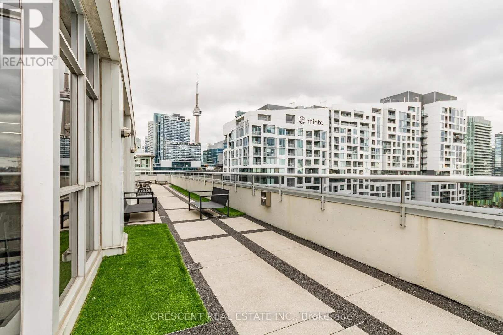 811 - 60 BATHURST STREET