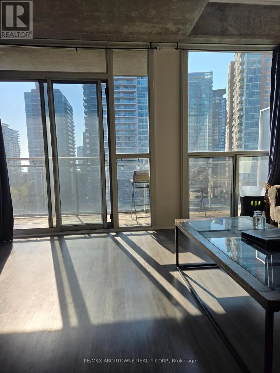 1005 - 1029 KING STREET W