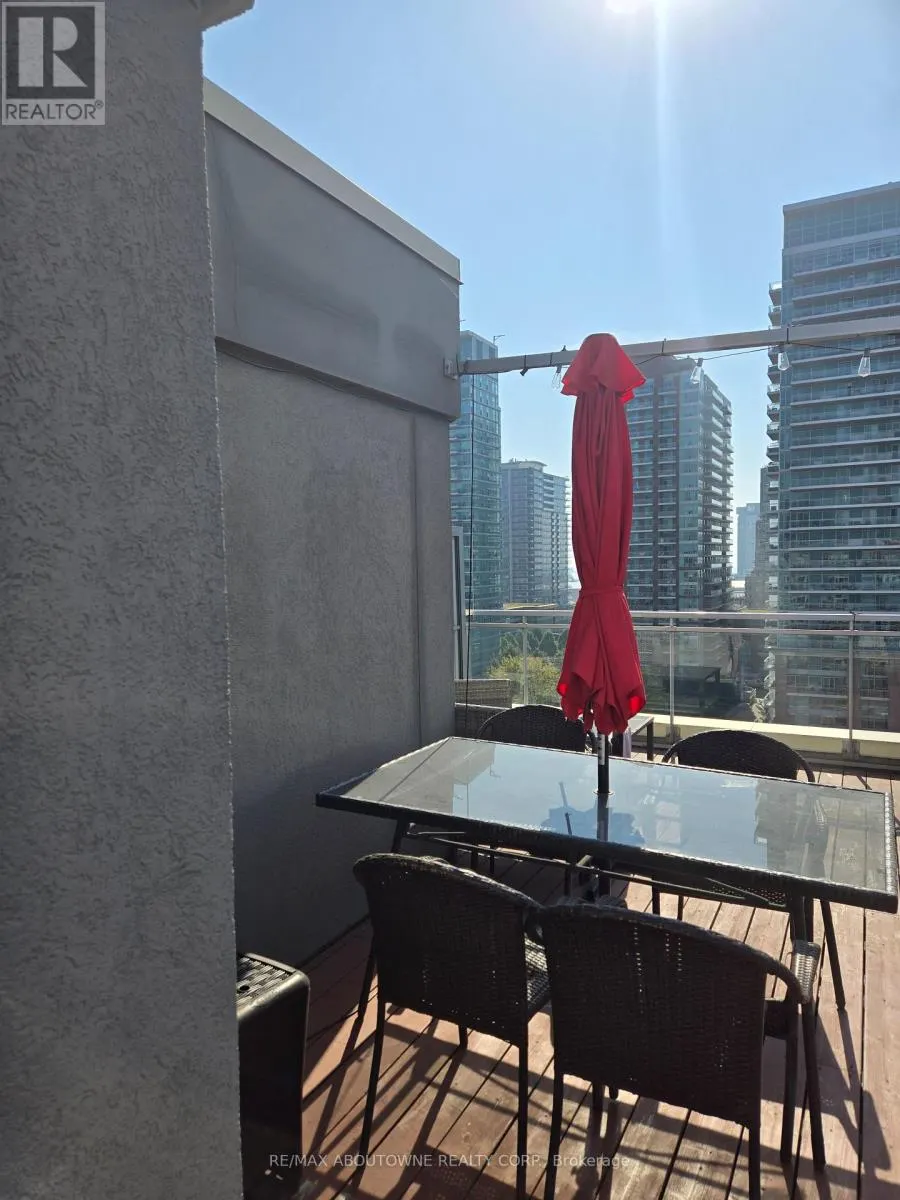 1005 - 1029 KING STREET W