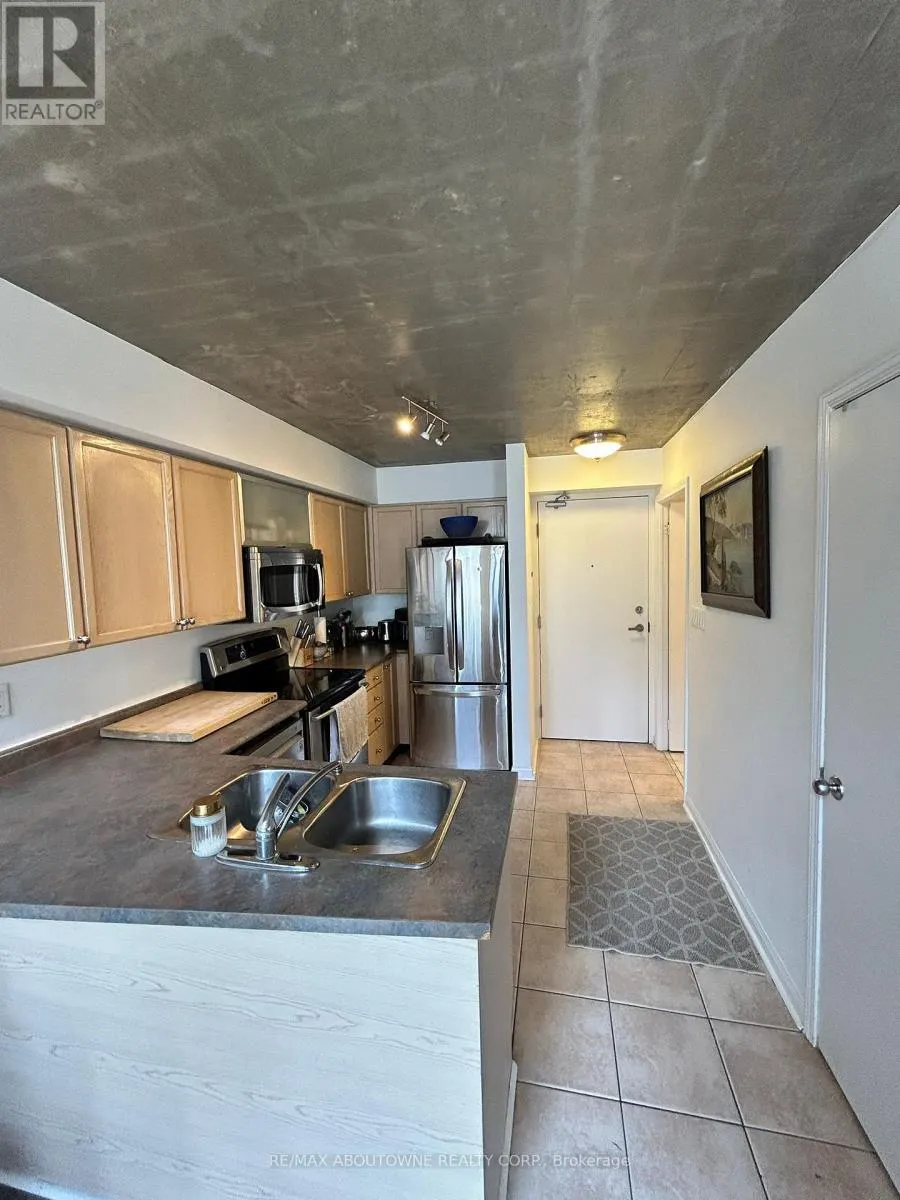 1005 - 1029 KING STREET W