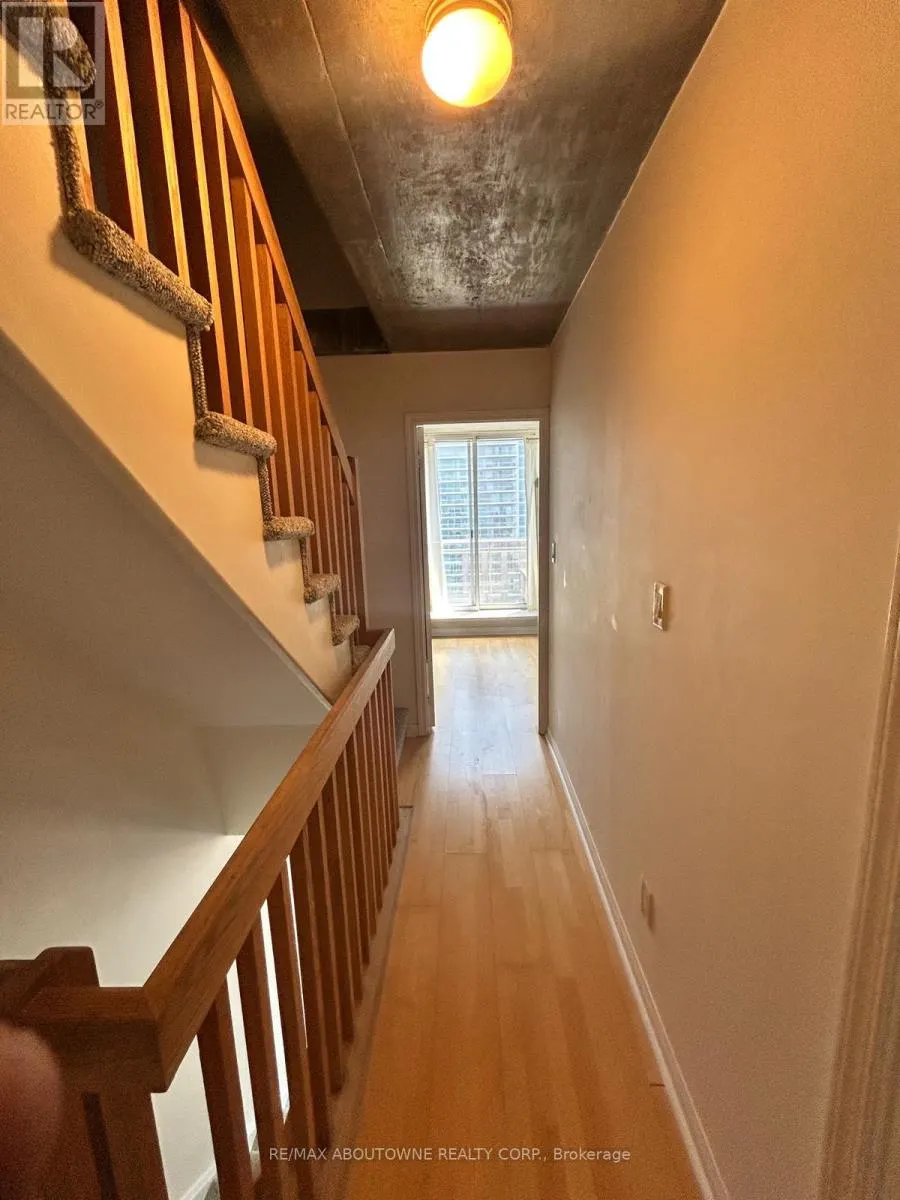 1005 - 1029 KING STREET W