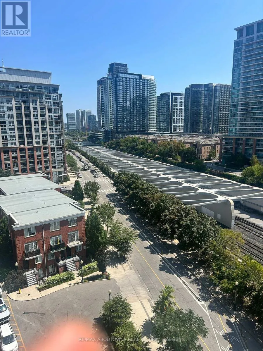 1005 - 1029 KING STREET W