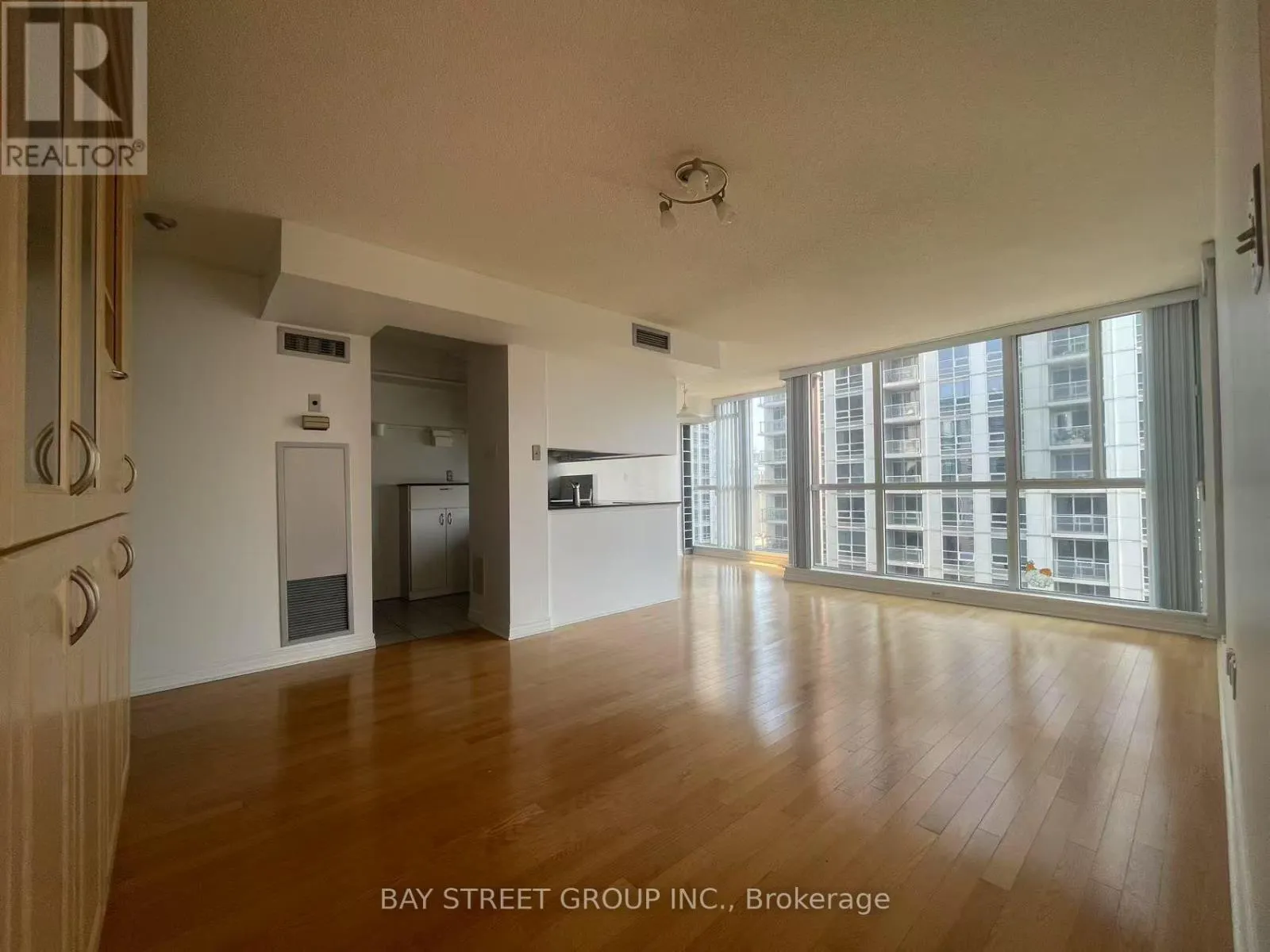 1910 - 736 BAY STREET