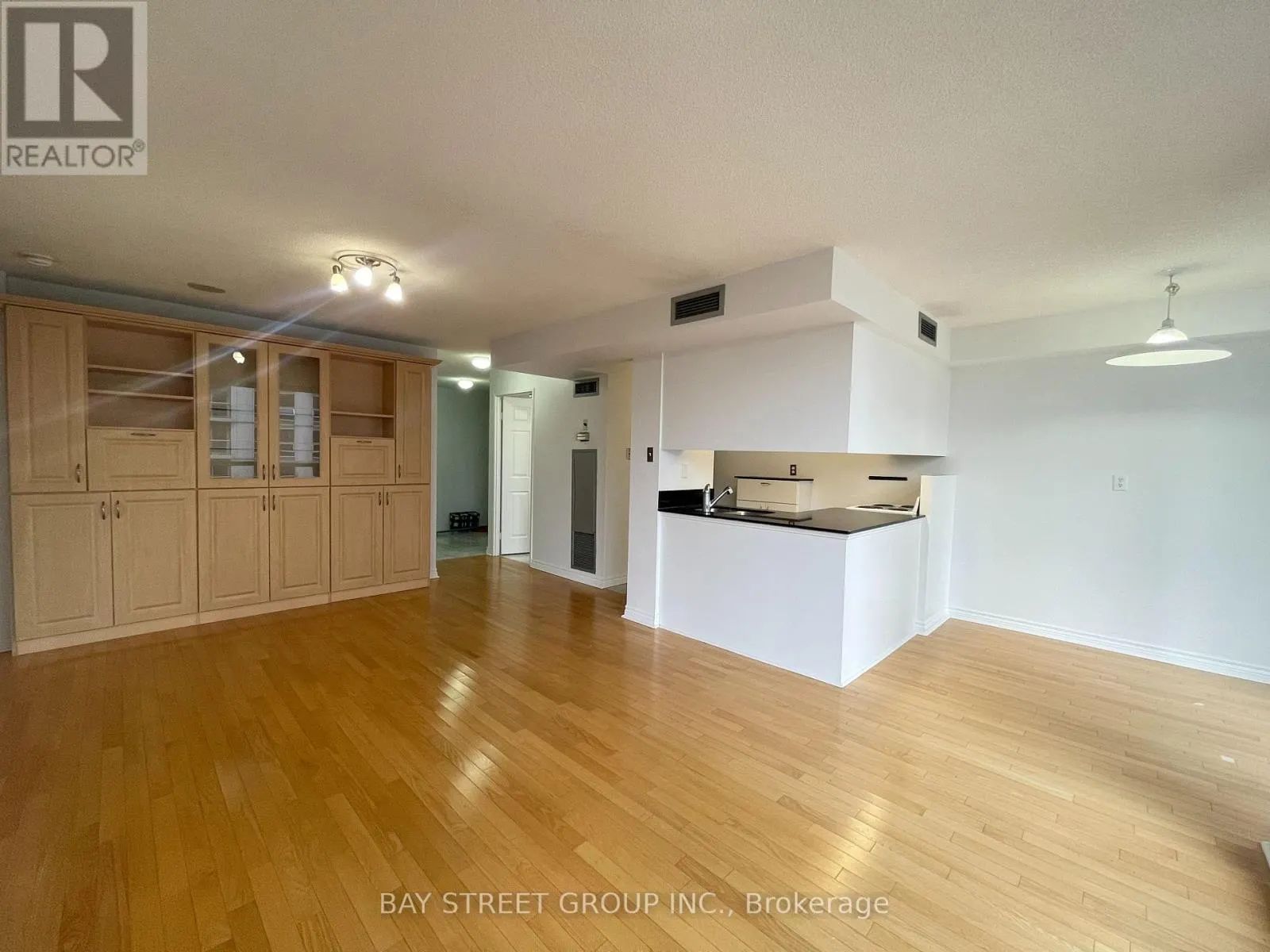 1910 - 736 BAY STREET