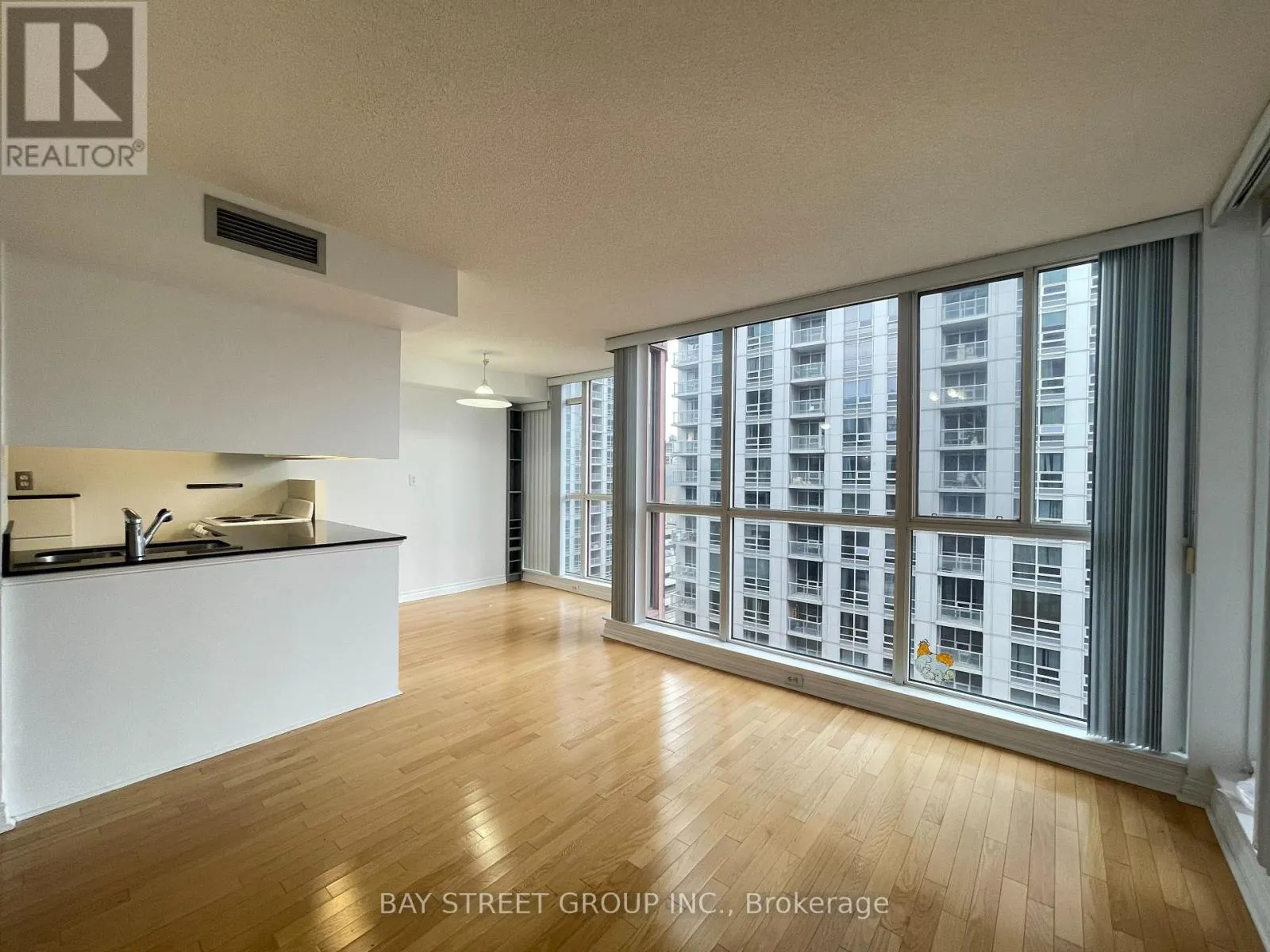 1910 - 736 BAY STREET