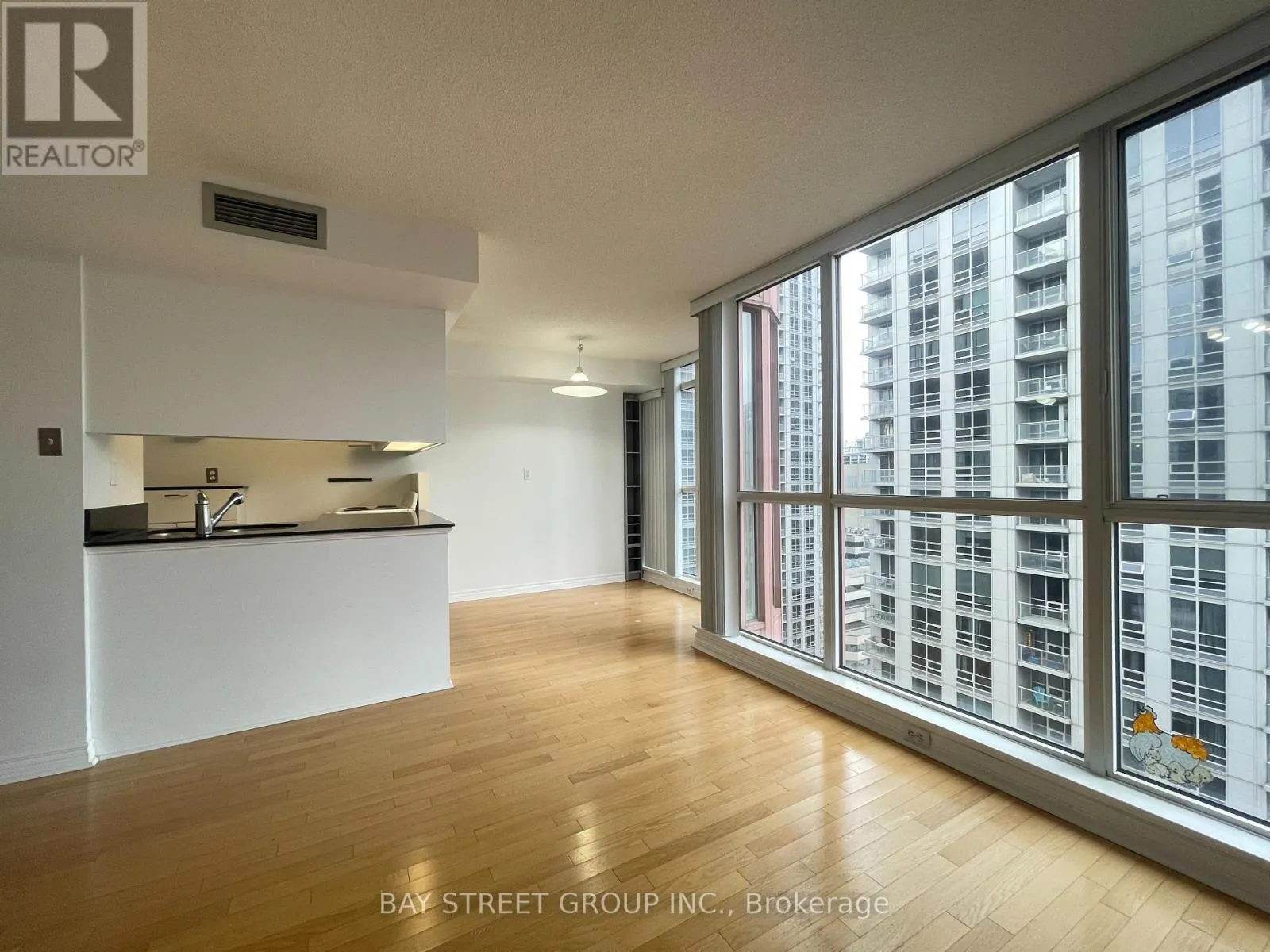 1910 - 736 BAY STREET