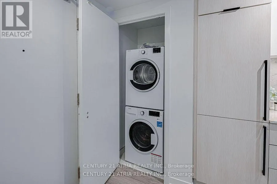 2215 - 82 DALHOUSIE STREET