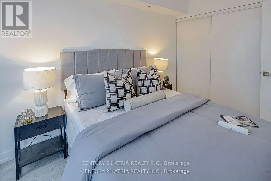 2215 - 82 DALHOUSIE STREET