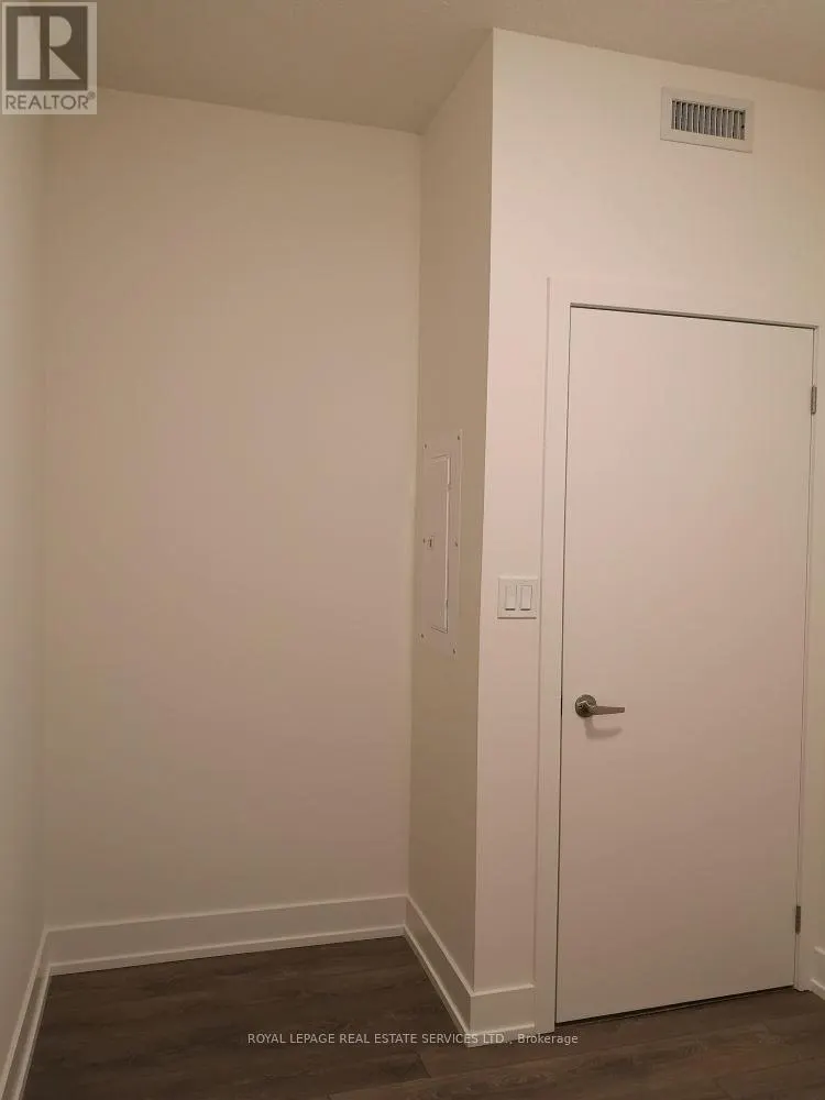 1013 - 180 FAIRVIEW MALL DRIVE