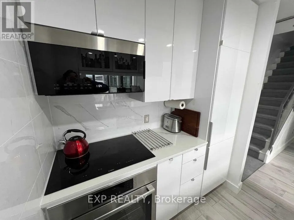 632 - 637 LAKE SHORE BOULEVARD W