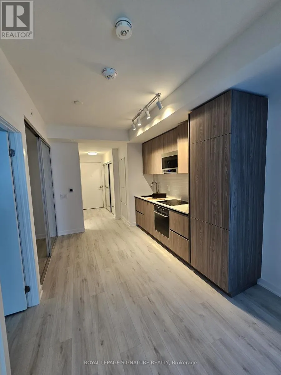 1004 - 110 BROADWAY AVENUE