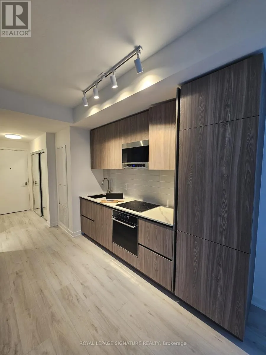 1004 - 110 BROADWAY AVENUE