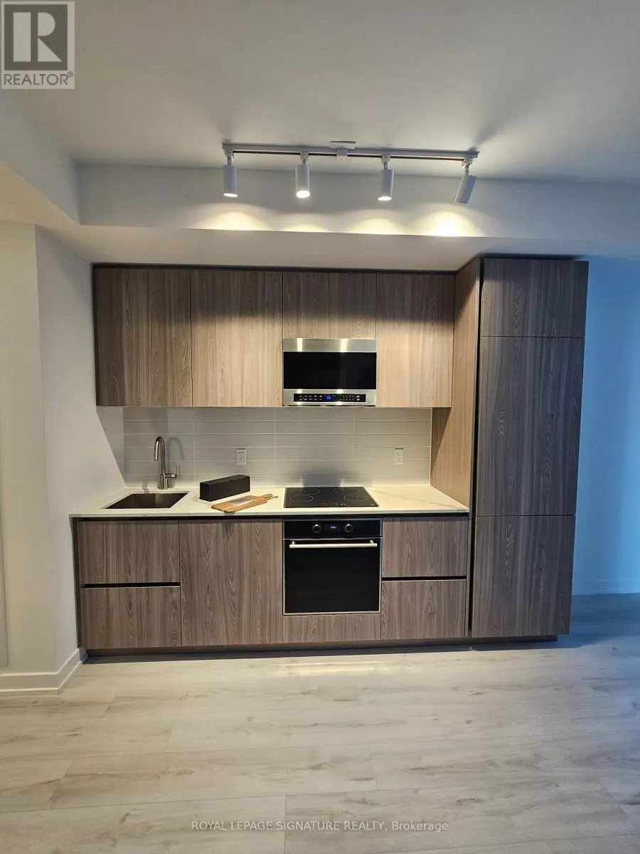 1004 - 110 BROADWAY AVENUE