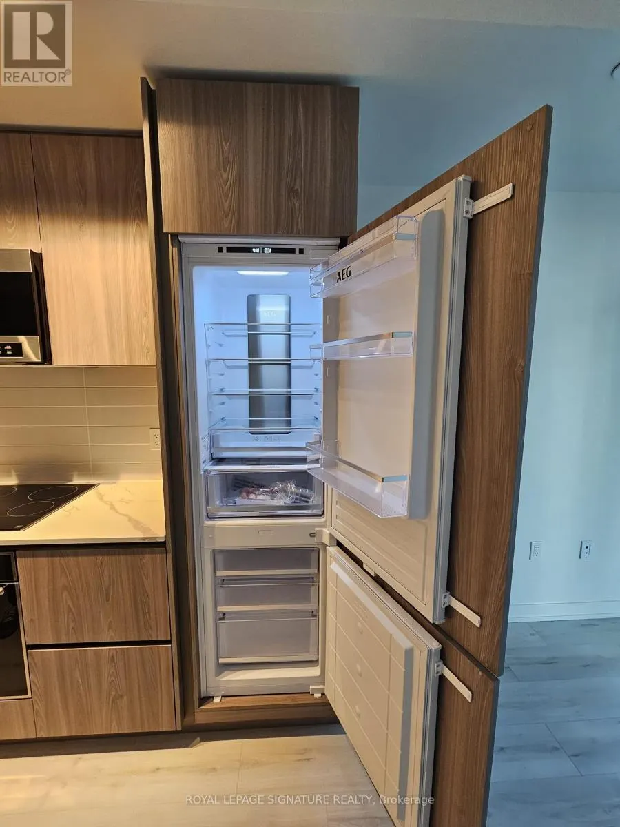 1004 - 110 BROADWAY AVENUE