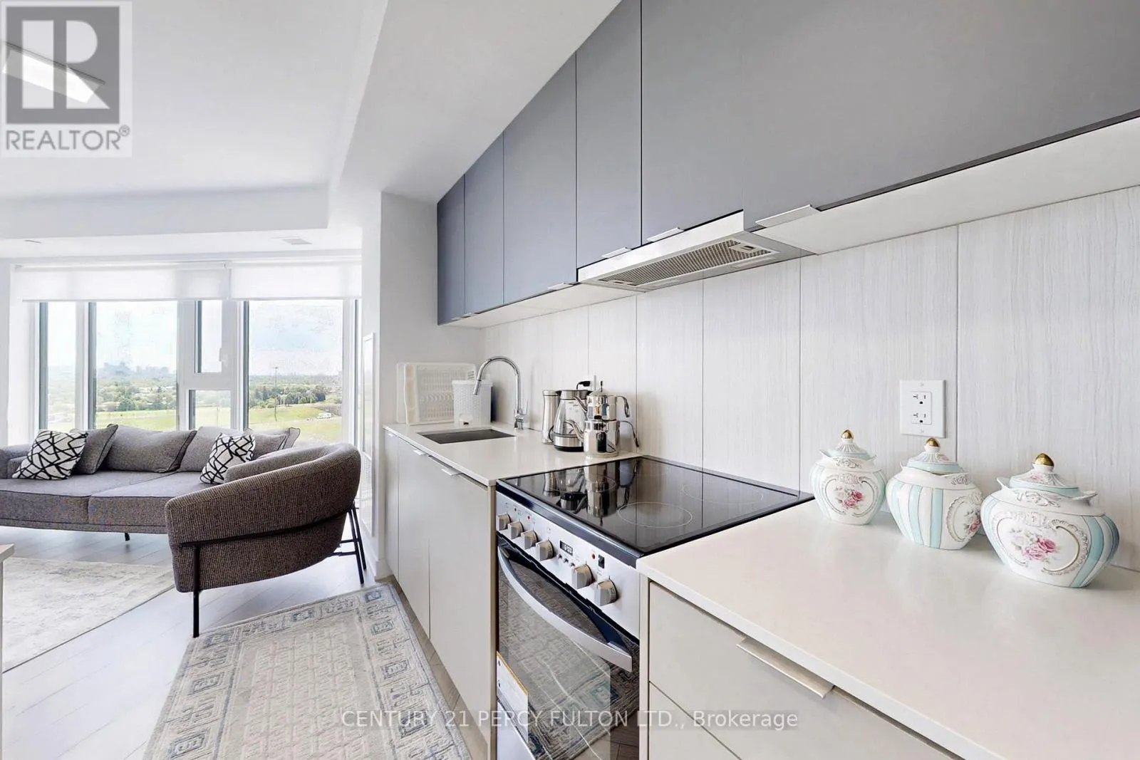 1305 - 8 TIPPETT ROAD