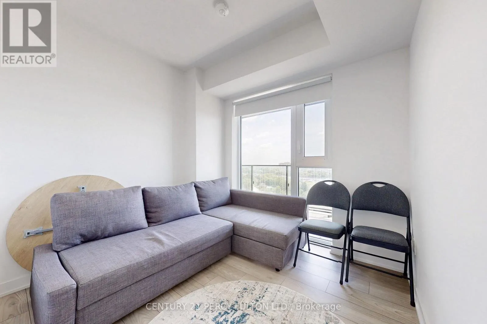 1305 - 8 TIPPETT ROAD