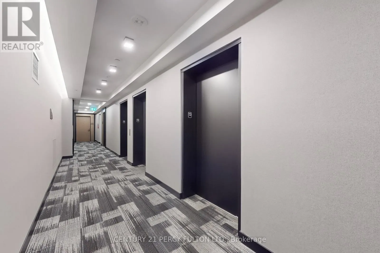 1305 - 8 TIPPETT ROAD