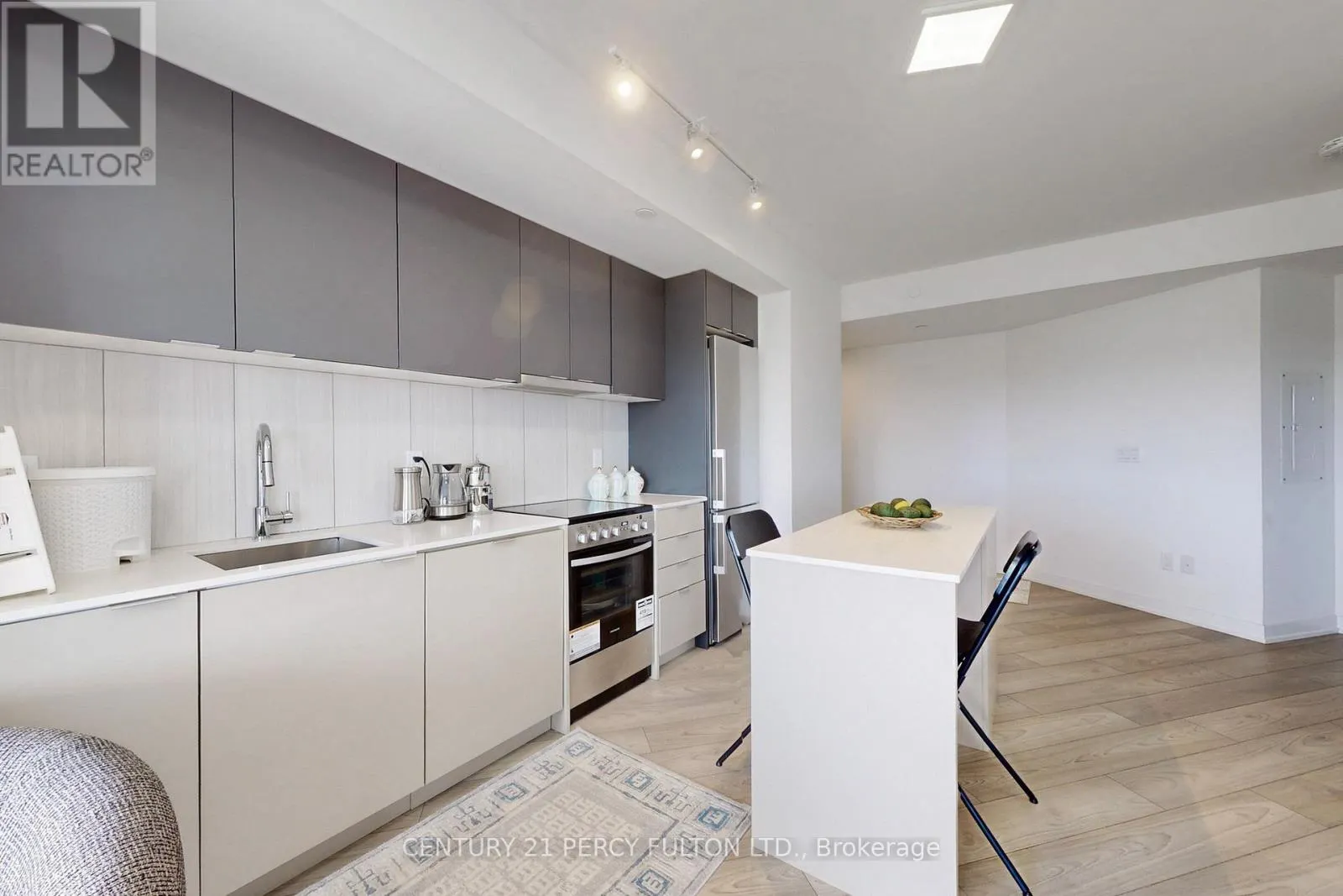 1305 - 8 TIPPETT ROAD