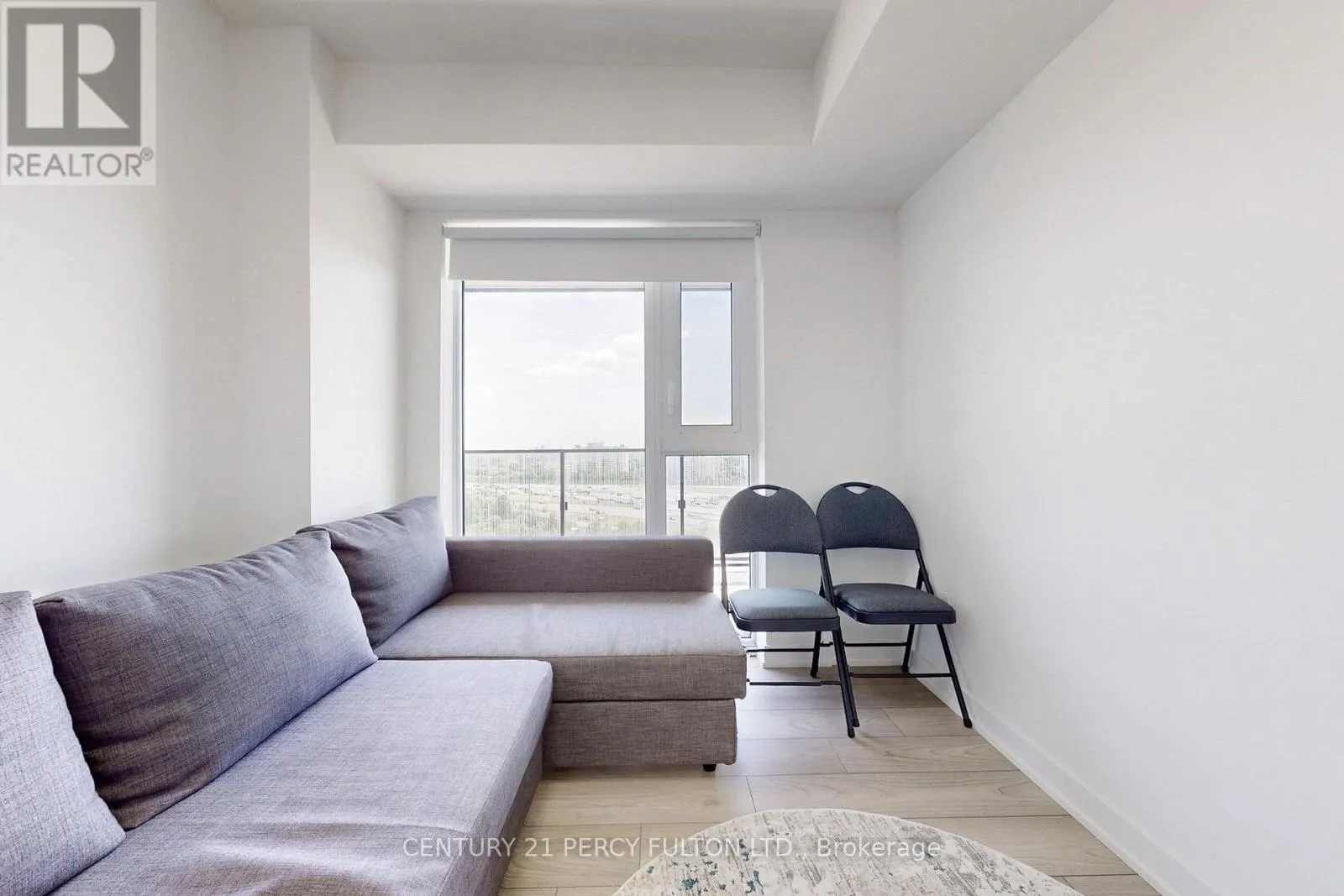 1305 - 8 TIPPETT ROAD