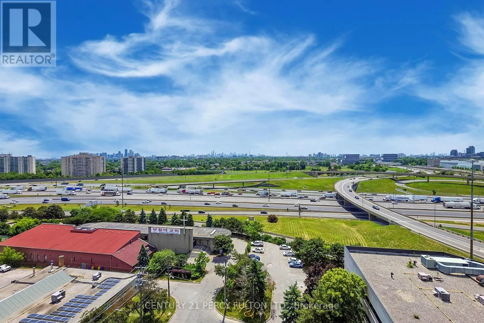 1305 - 8 TIPPETT ROAD