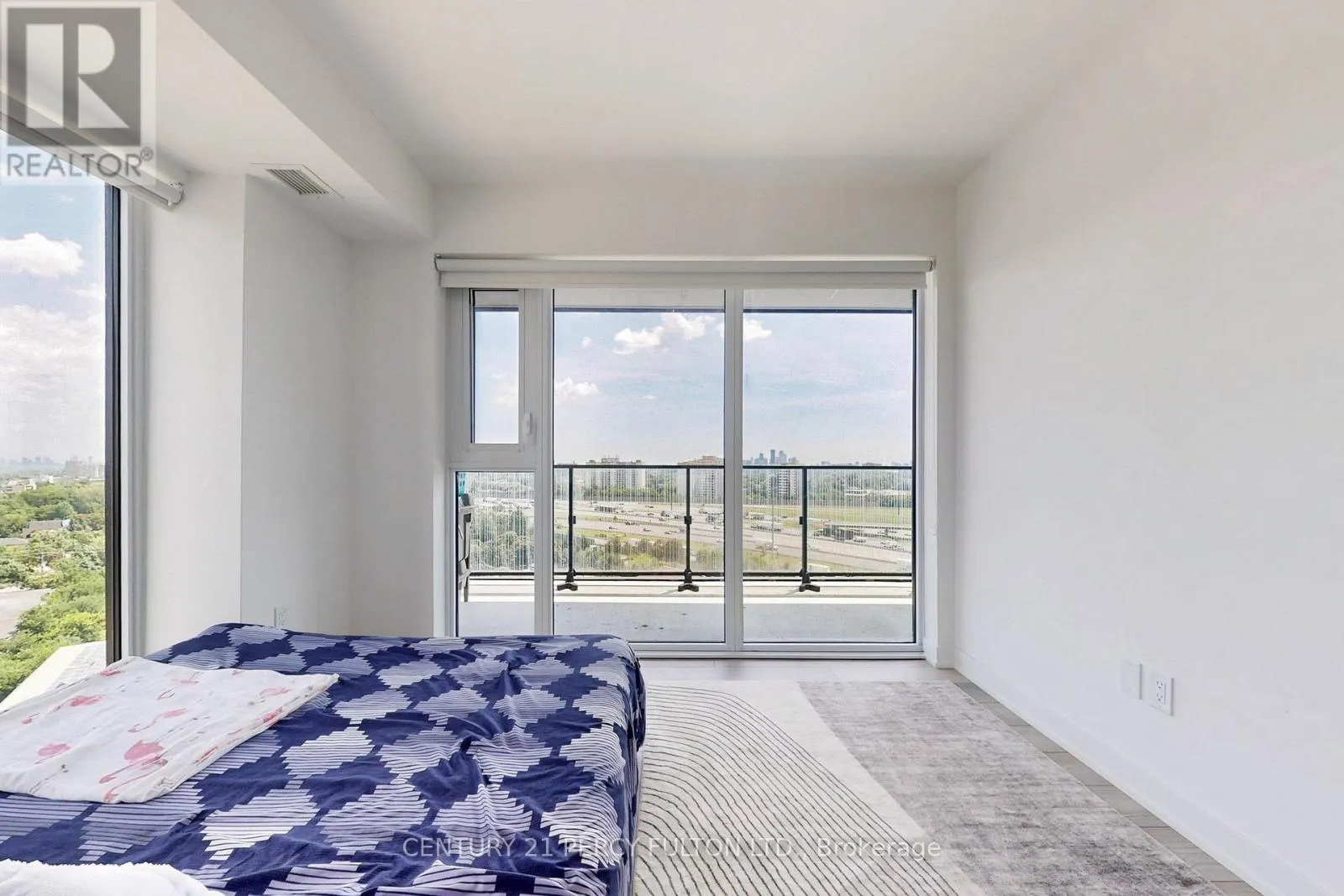 1305 - 8 TIPPETT ROAD