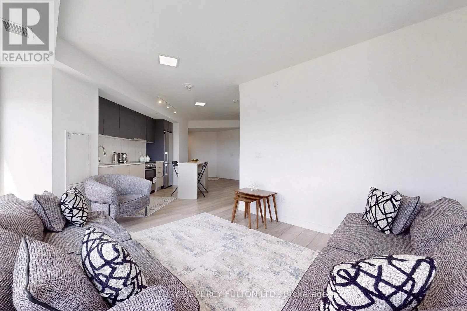 1305 - 8 TIPPETT ROAD