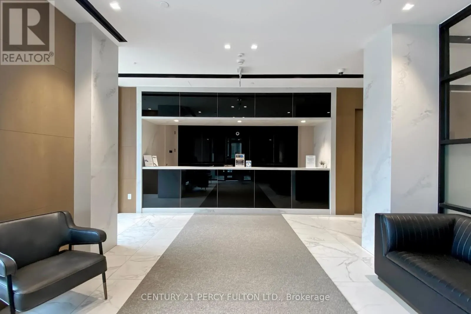 1305 - 8 TIPPETT ROAD