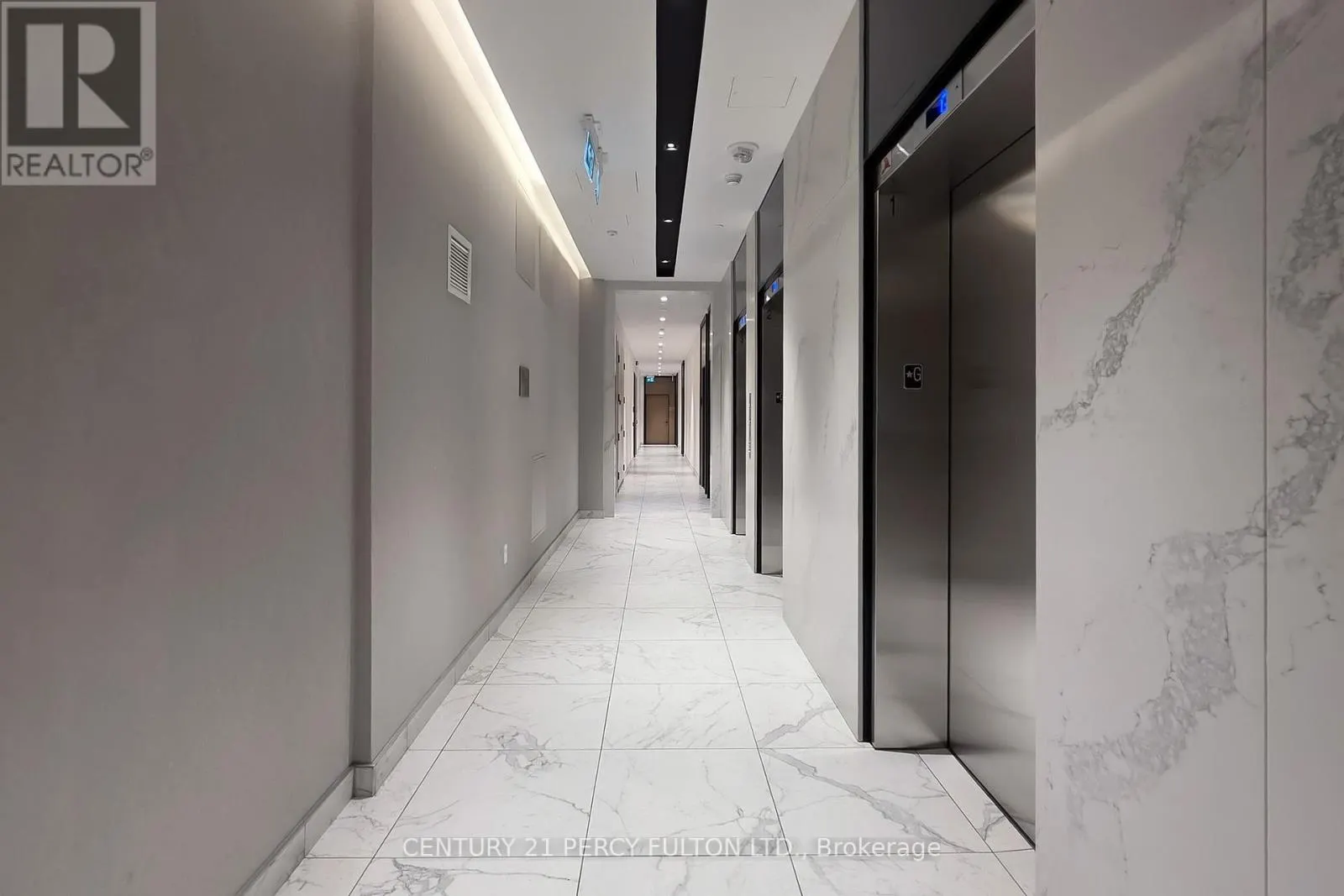 1305 - 8 TIPPETT ROAD